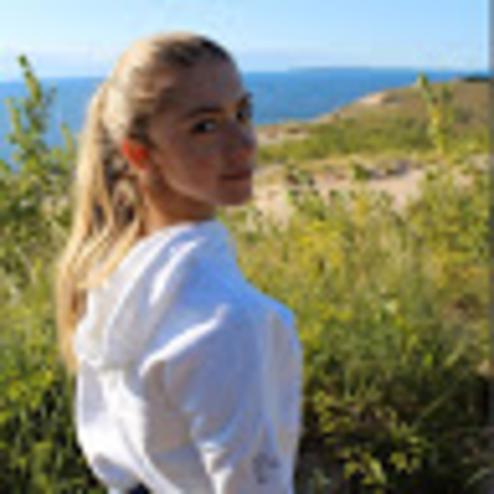 Meet your Posher, Alisa